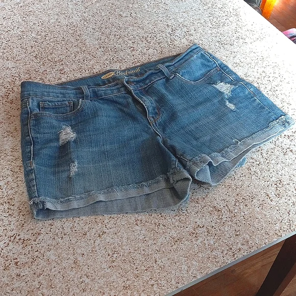 Jean shorts size 6 - Picture 3 of 4